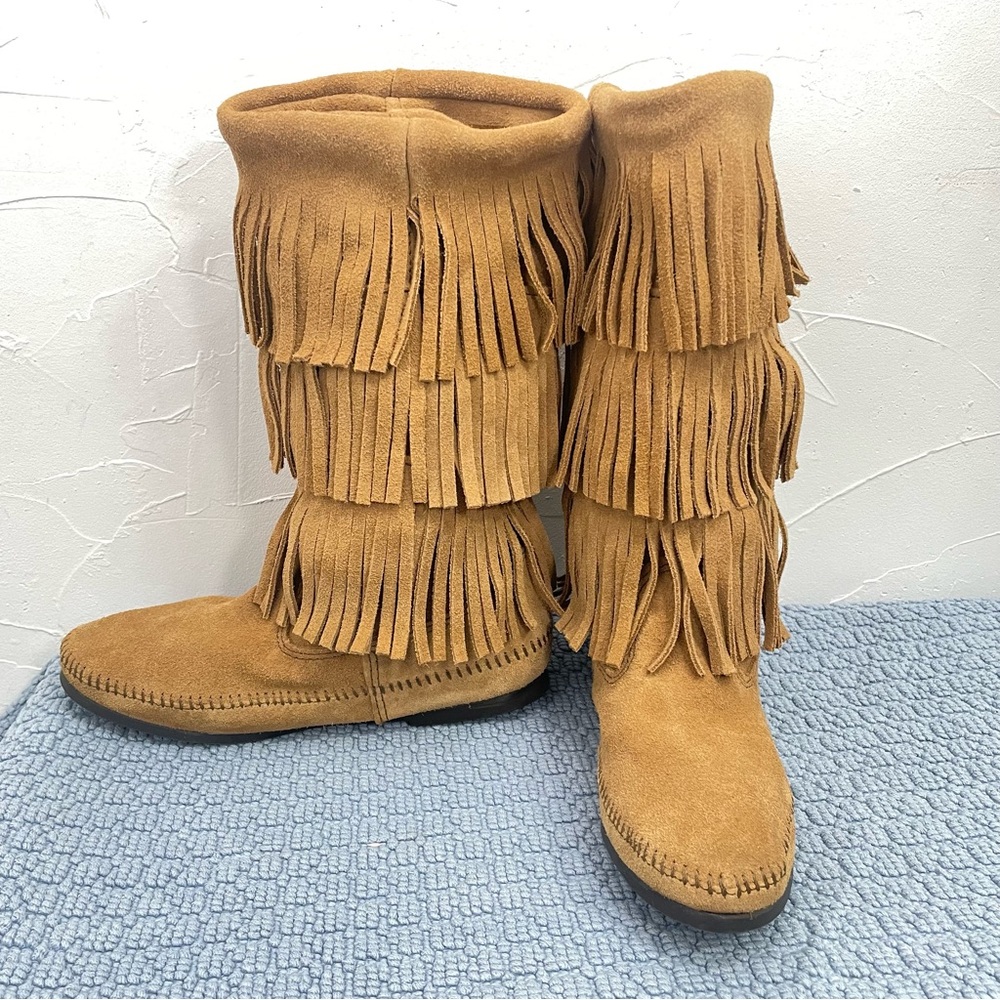 NWOB Minnetonka 3-Layer Fringe Pull-On Boot in Taupe - Picture 6 of 13